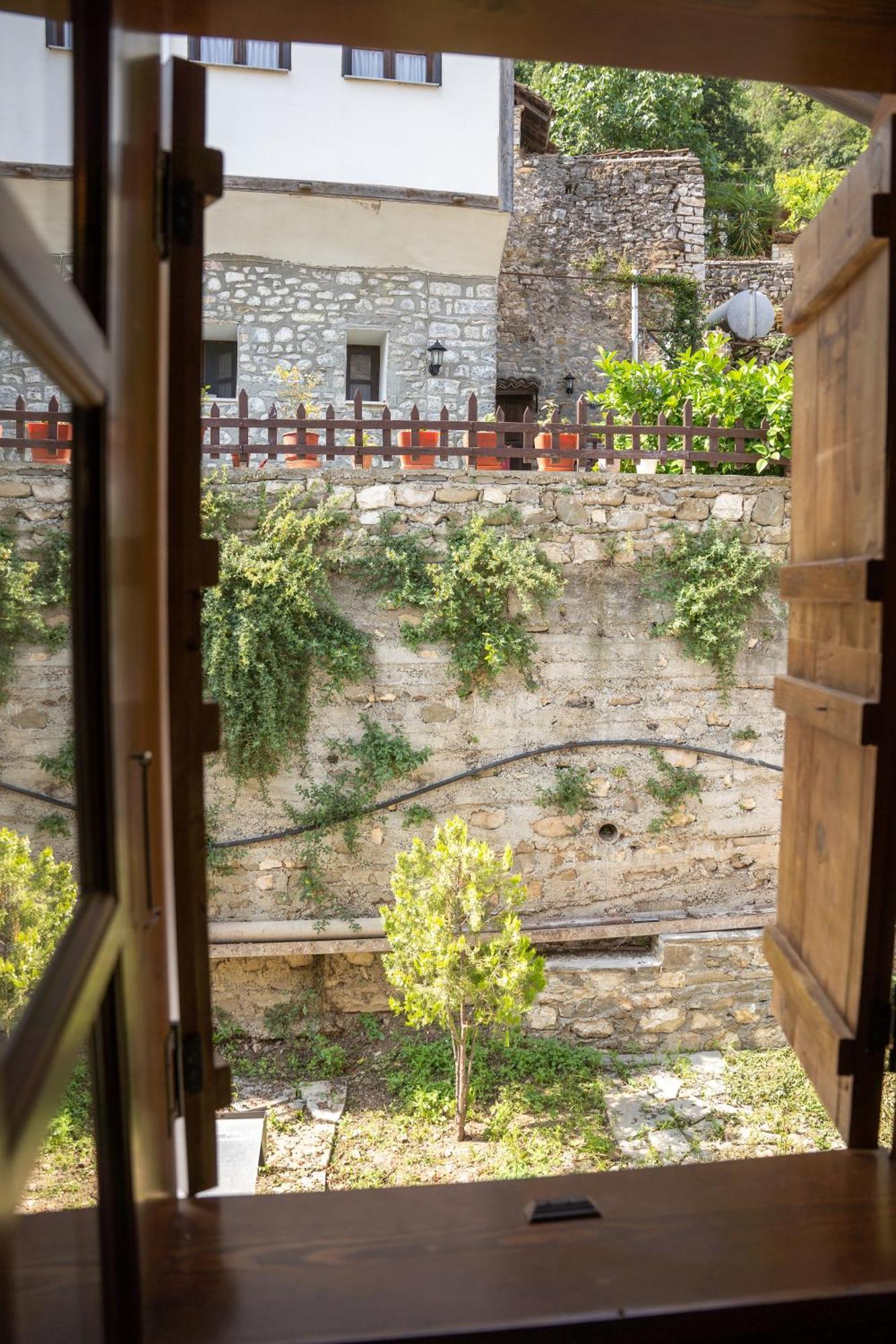 Hotel Kapllani Berat Rom bilde